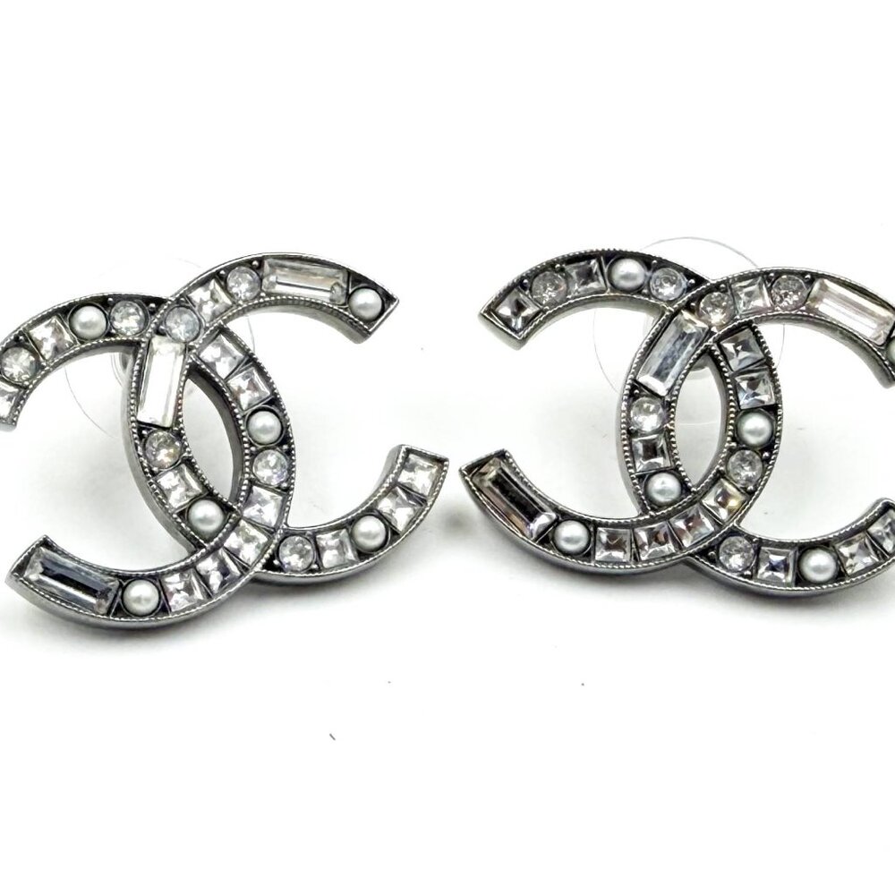 Chanel Gunmetal CC Baguette Princess Crystal Pearl Large Piercing Earrings - Picture 4 of 5